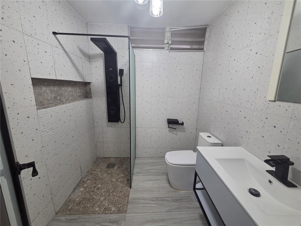 24 Calle 35, Villa Carolina, Carolina - 11
