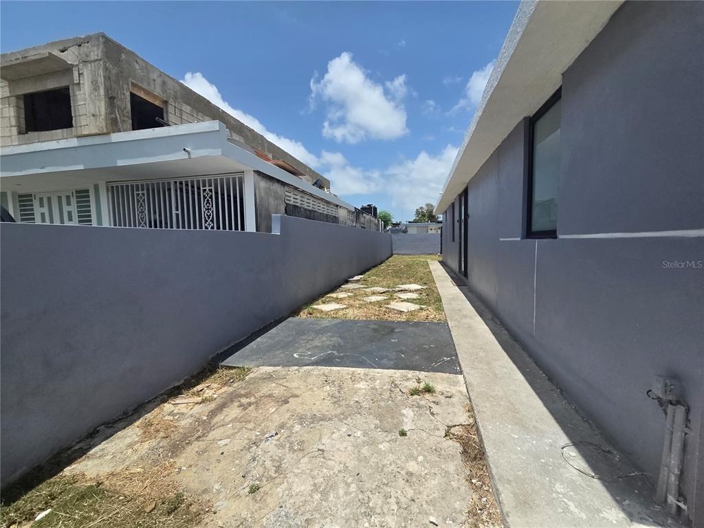 24 Calle 35, Villa Carolina, Carolina - 15