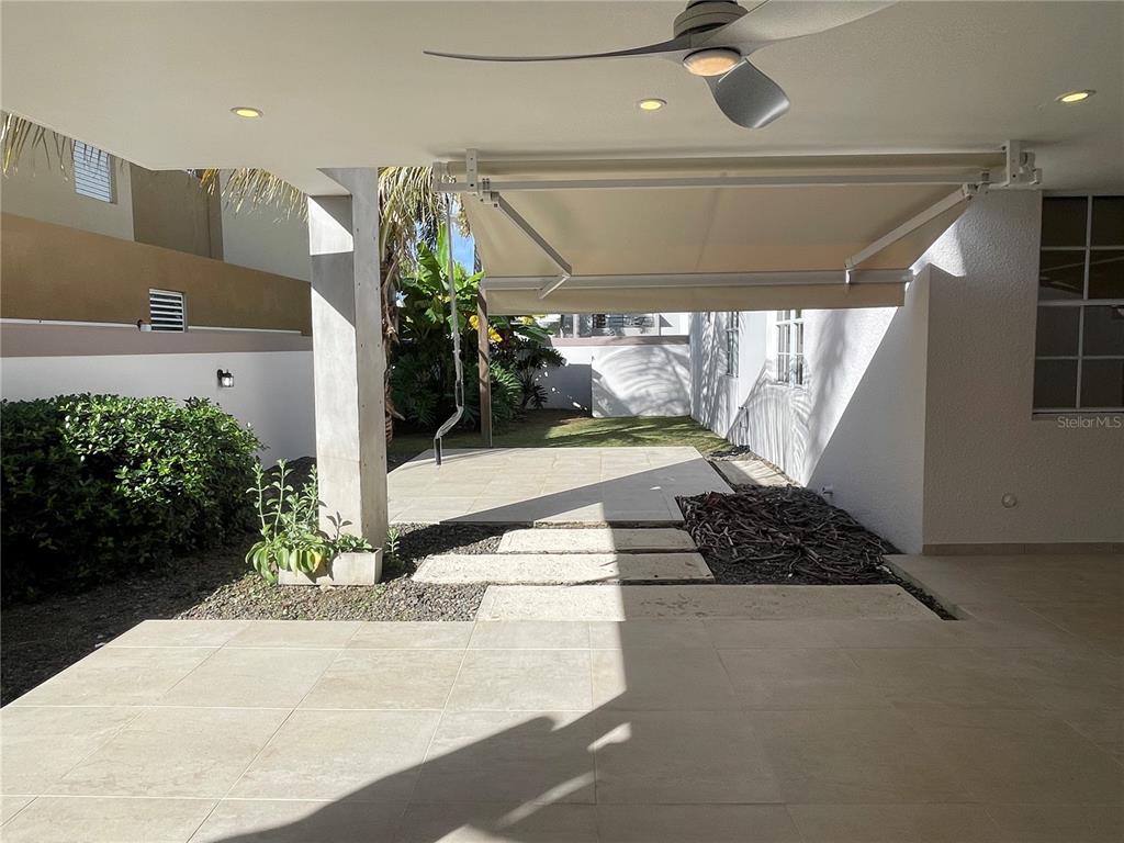 Palma Real, Coco Plumosa, Guaynabo - 10