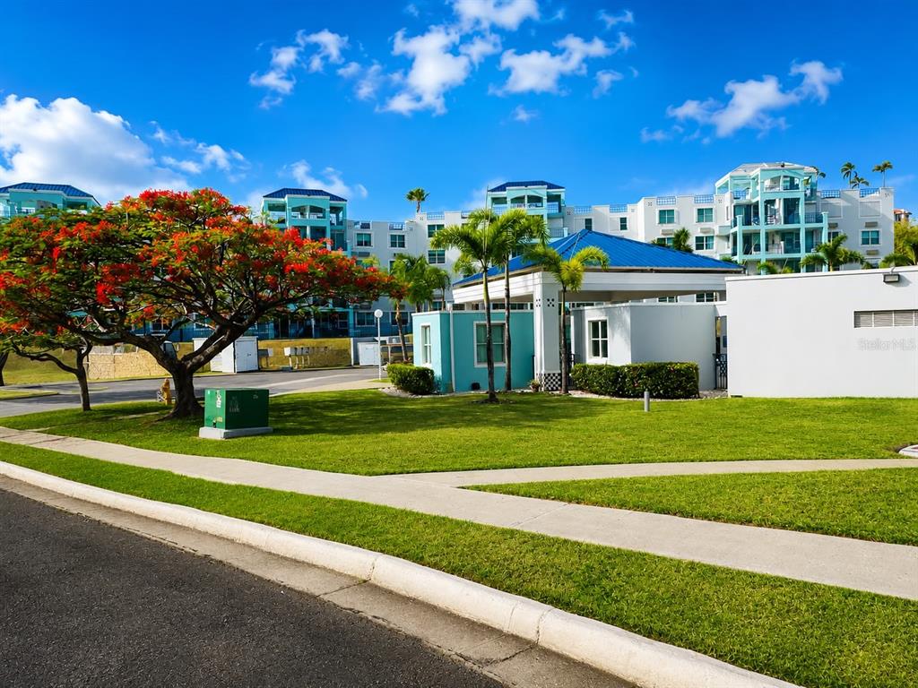 #301, Cond. Costa Brava, Edif. 9, Ceiba - 13