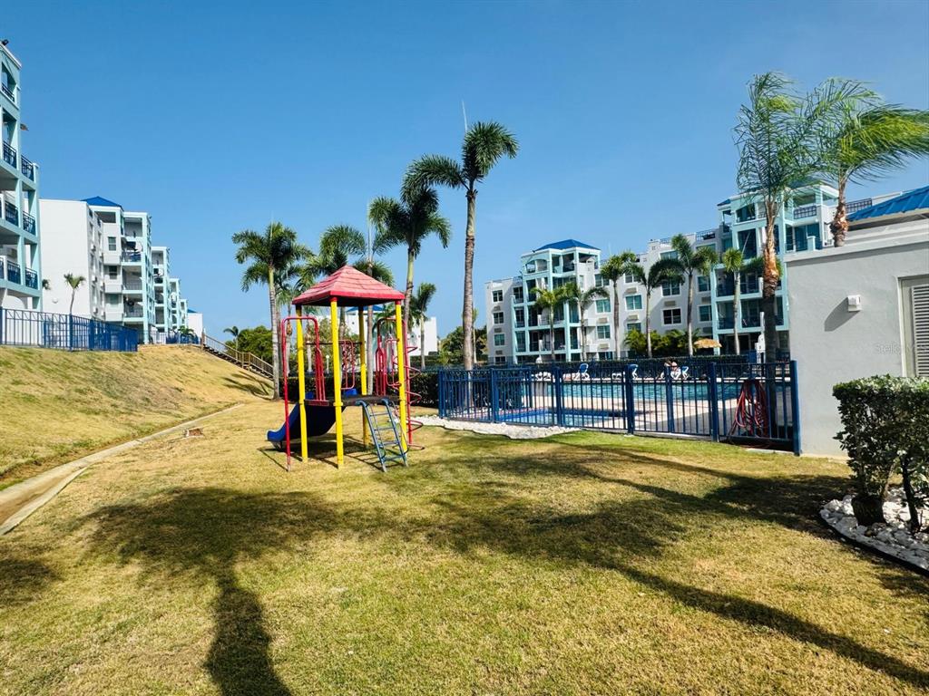 #301, Cond. Costa Brava, Edif. 9, Ceiba - 14