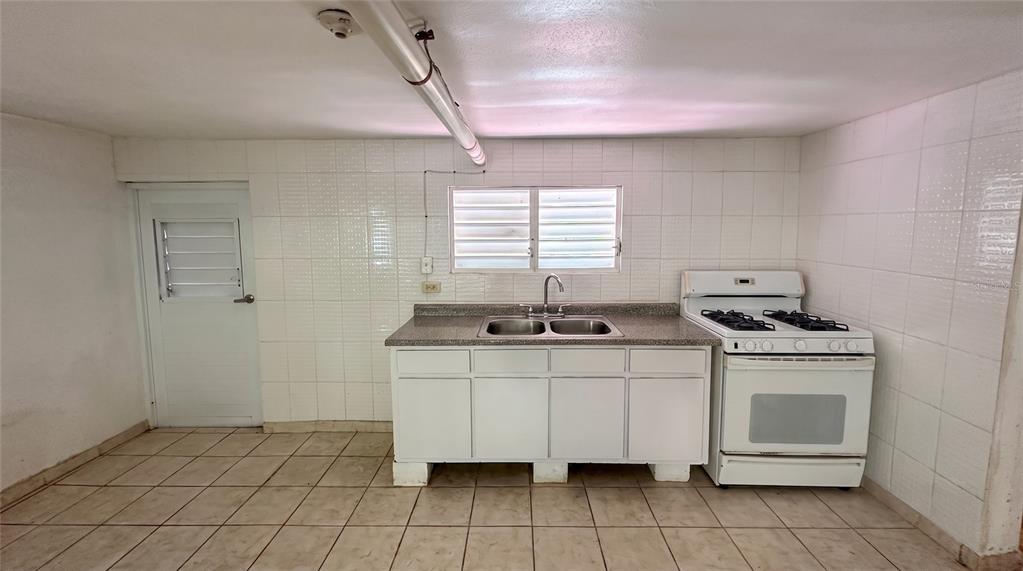 Calle 5, Comunidad Rural Villa Borinquen, Canovanas - 8