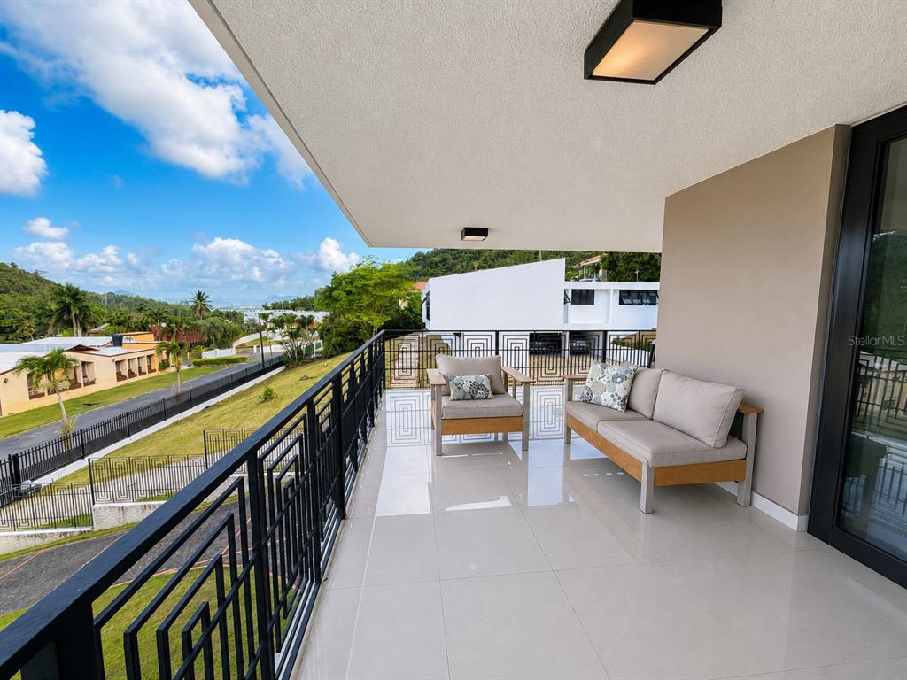 B7, Calle Industria, Caguas - 15