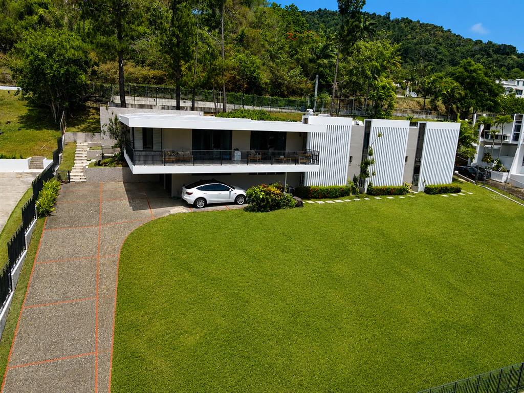 B7, Calle Industria, Caguas - 2