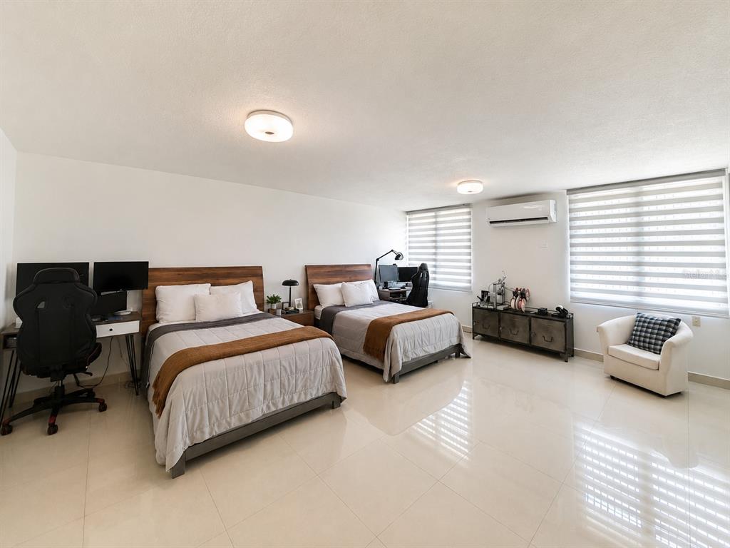 B7, Calle Industria, Caguas - 20
