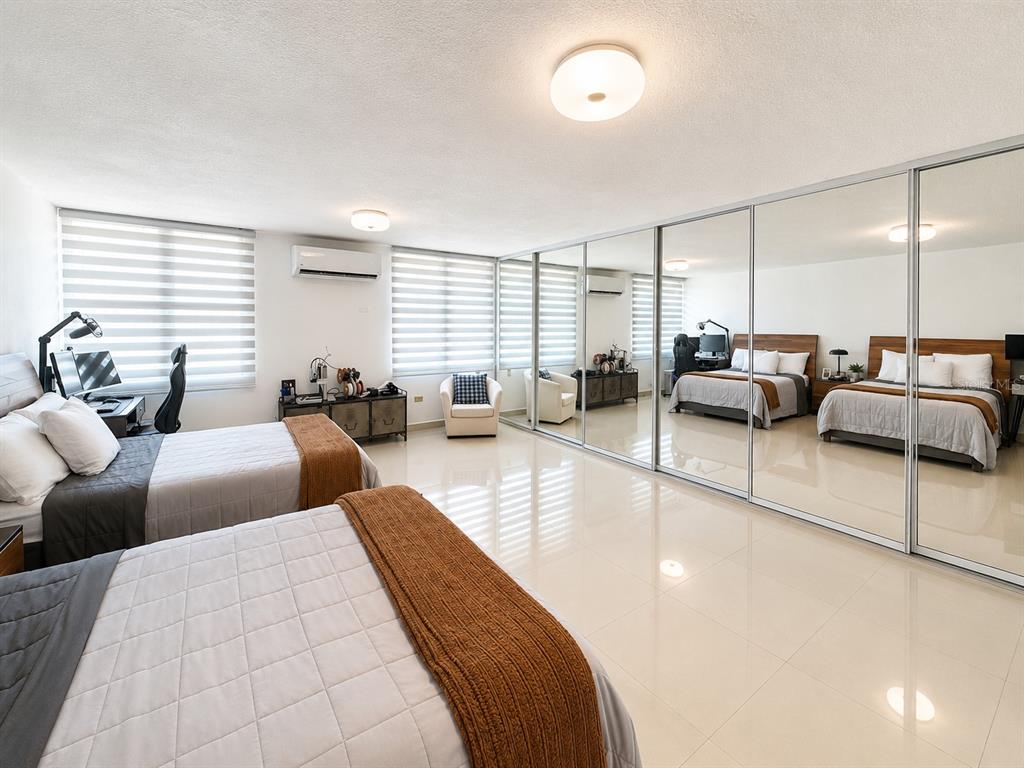 B7, Calle Industria, Caguas - 21