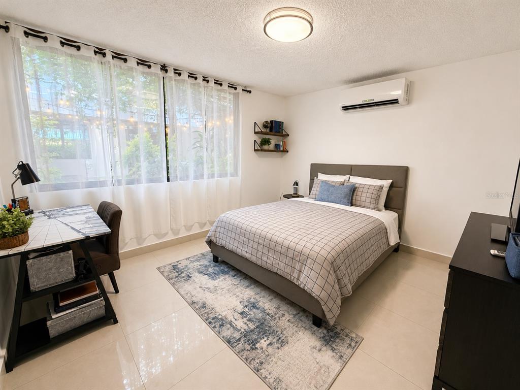B7, Calle Industria, Caguas - 22