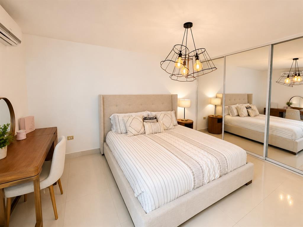 B7, Calle Industria, Caguas - 28