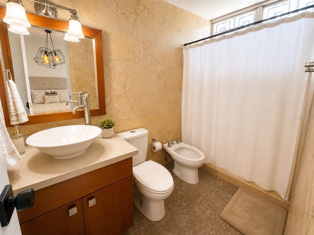 B7, Calle Industria, Caguas - 29