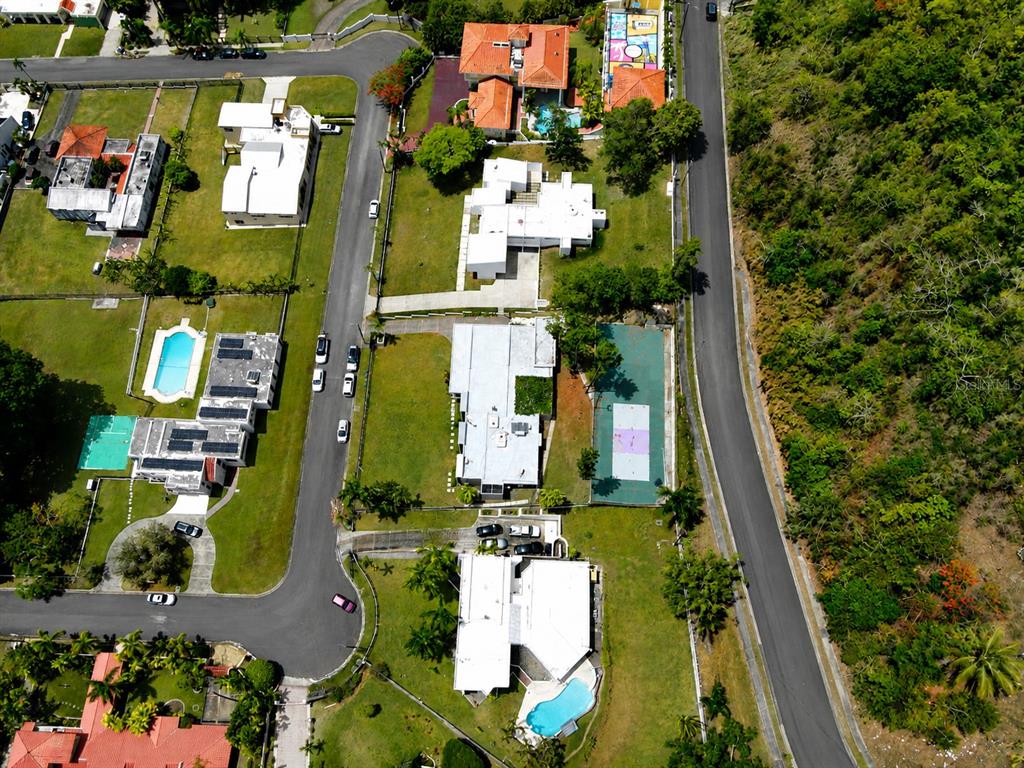 B7, Calle Industria, Caguas - 43