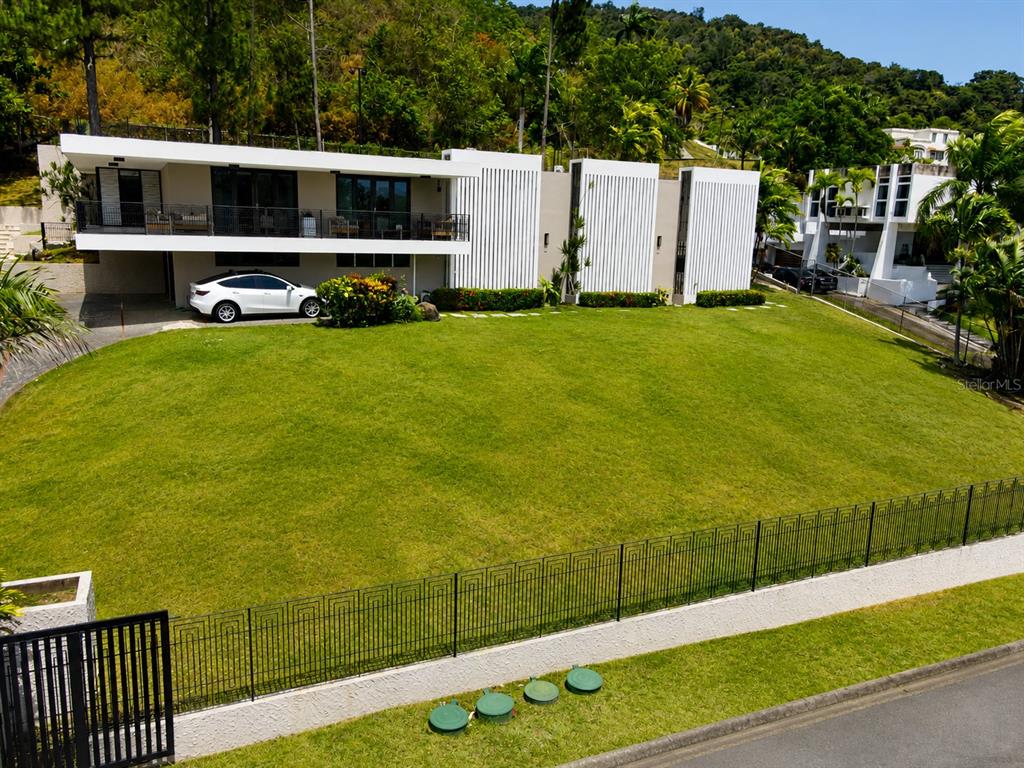 B7, Calle Industria, Caguas - 45