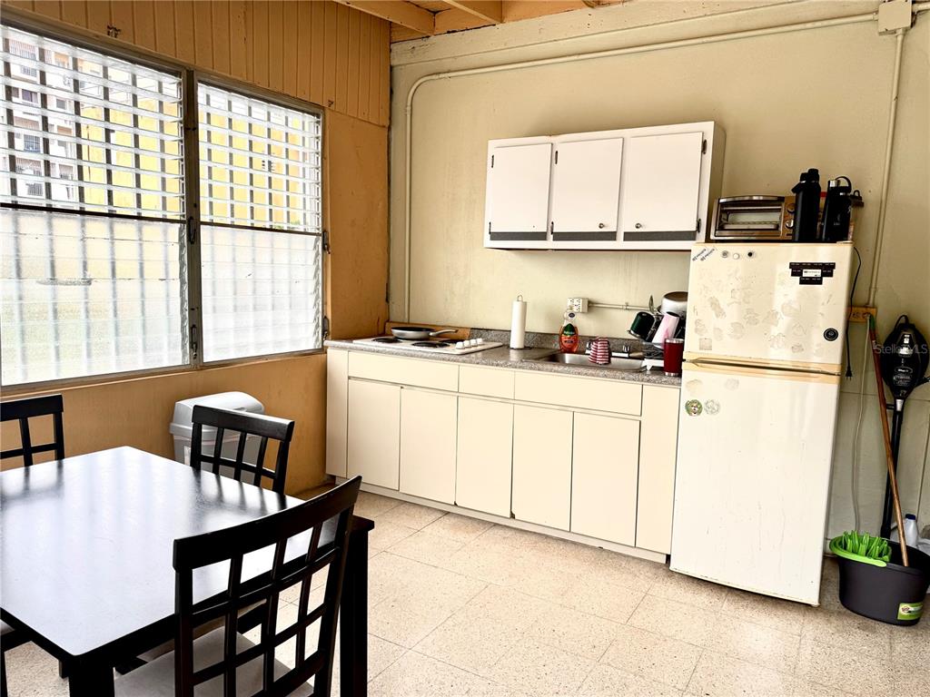 27, Sanchez Justiniano/acacias, Mayaguez - 1