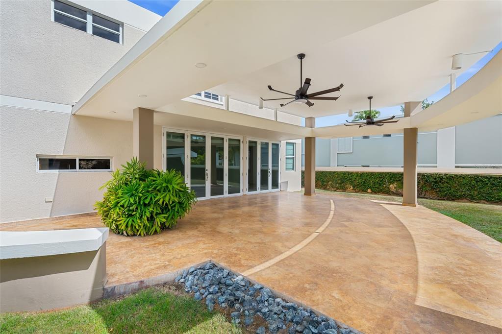 76, 11, Viajera, Guaynabo - 5