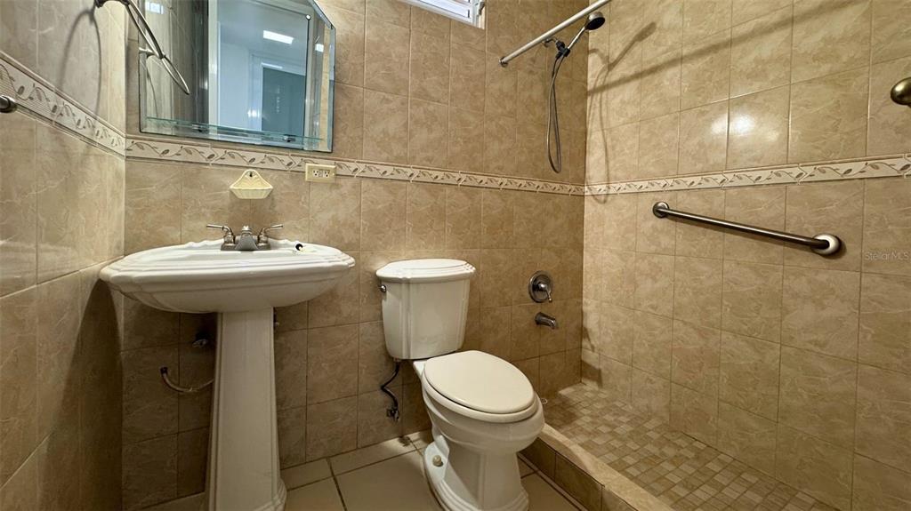 B9, Almendrillo, Jardin Del Este, Naguabo - 7