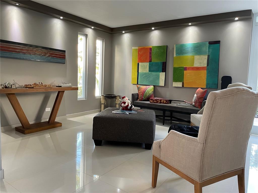 11-7, 7, Alturas De Torrimar, Guaynabo - 3