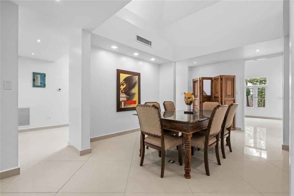 18, Paseo Las Palmas, Dorado - 21