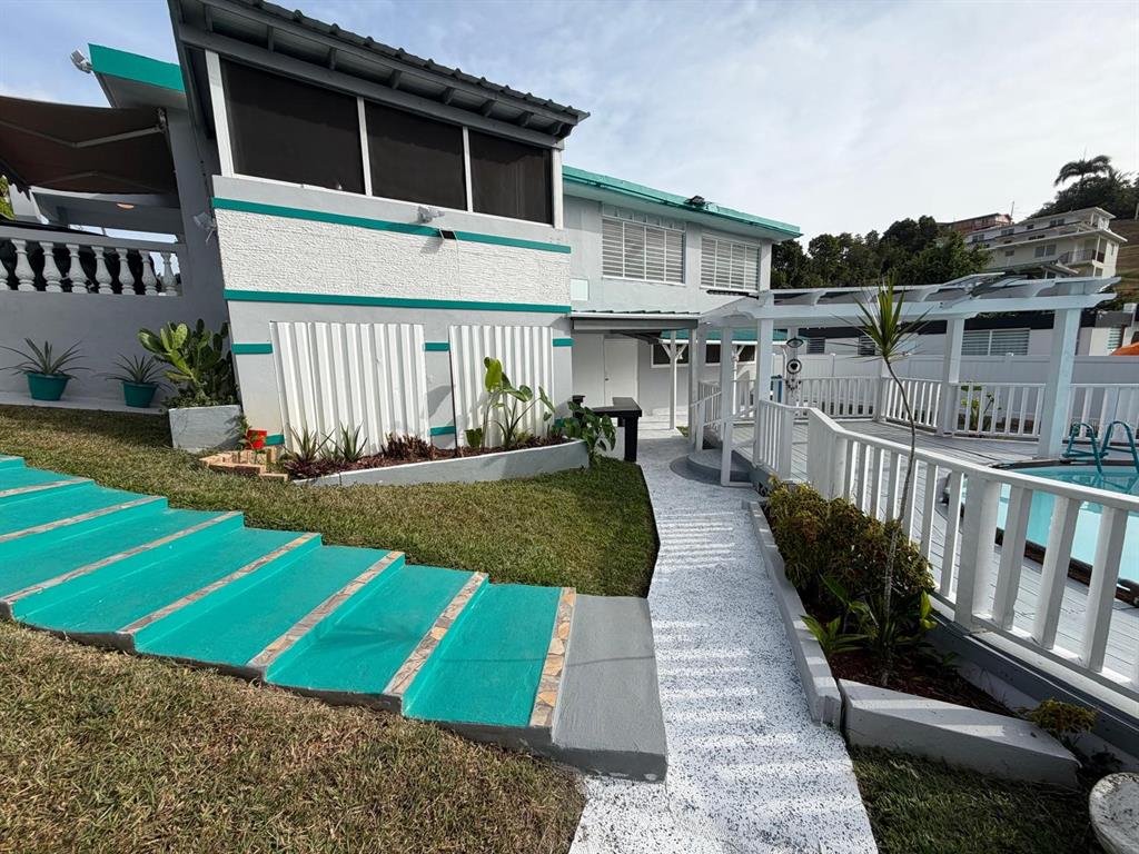 282, Ave. Felix Rios, Aibonito - 2