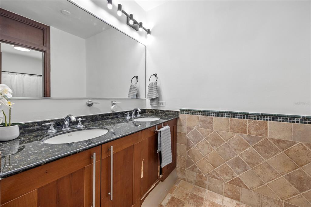 35, Paseo Las Palmas, Dorado - 36