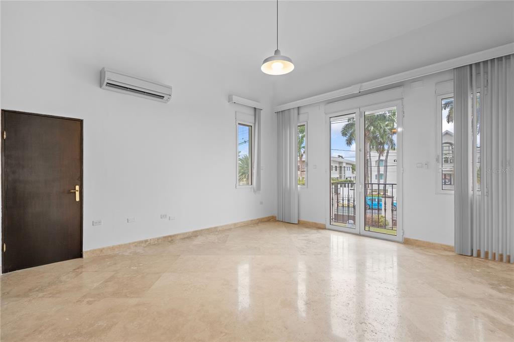 90, Calle Orquidea, San Juan - 25