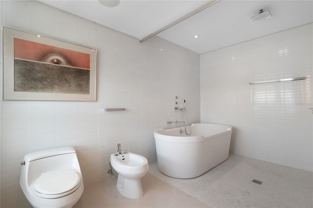 PH-18, 1052, Ashford, San Juan - 17