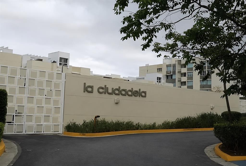 B12, Ave 199 Las Cumbres, Ciudadela, Guaynabo - 1