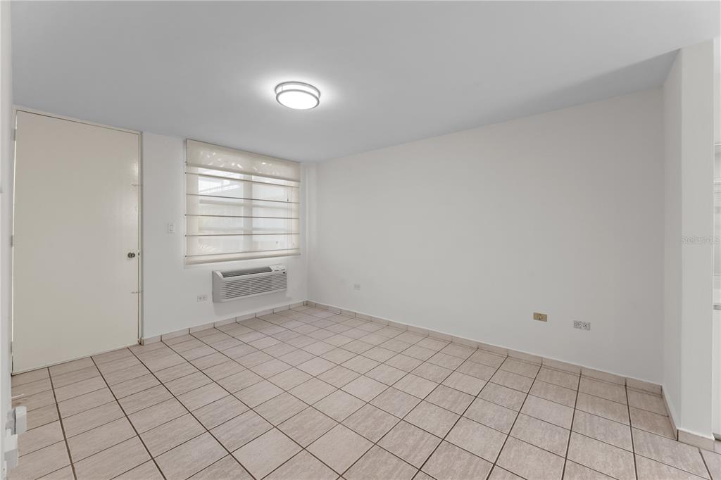 1105, 1105, Ave Juan Carlos De Borbon, Guaynabo - 18