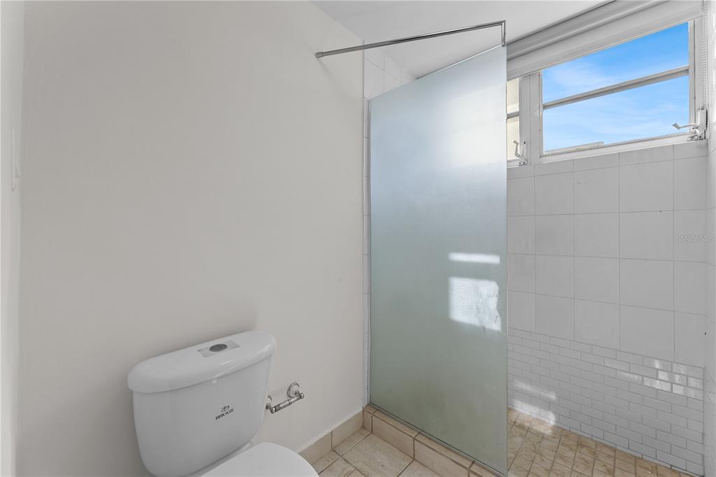 1105, 1105, Ave Juan Carlos De Borbon, Guaynabo - 24