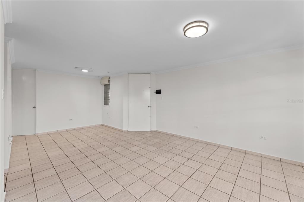 1105, 1105, Ave Juan Carlos De Borbon, Guaynabo - 26