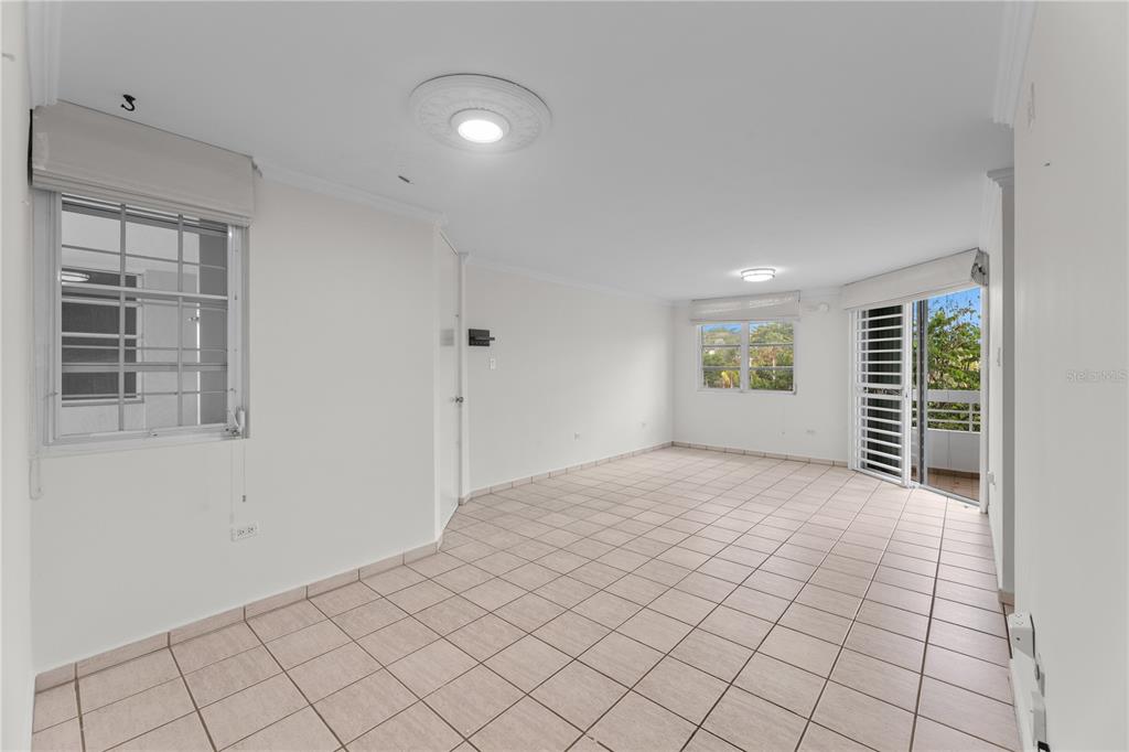 1105, 1105, Ave Juan Carlos De Borbon, Guaynabo - 3