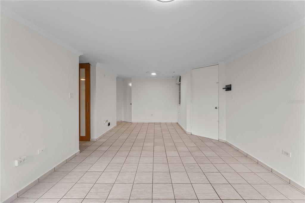 1105, 1105, Ave Juan Carlos De Borbon, Guaynabo - 4