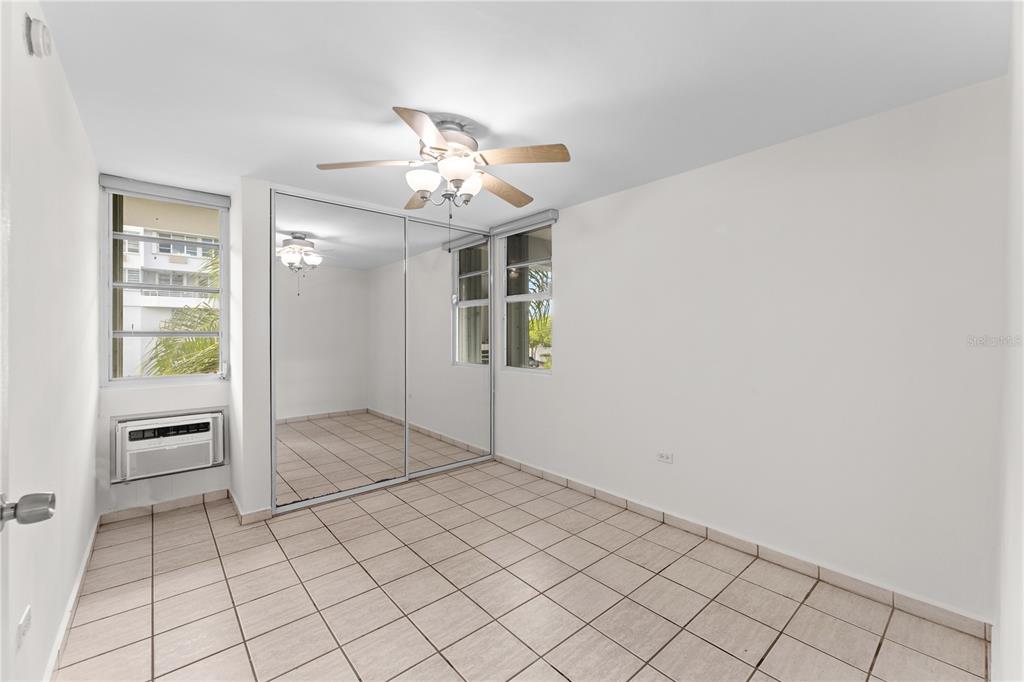 1105, 1105, Ave Juan Carlos De Borbon, Guaynabo - 5