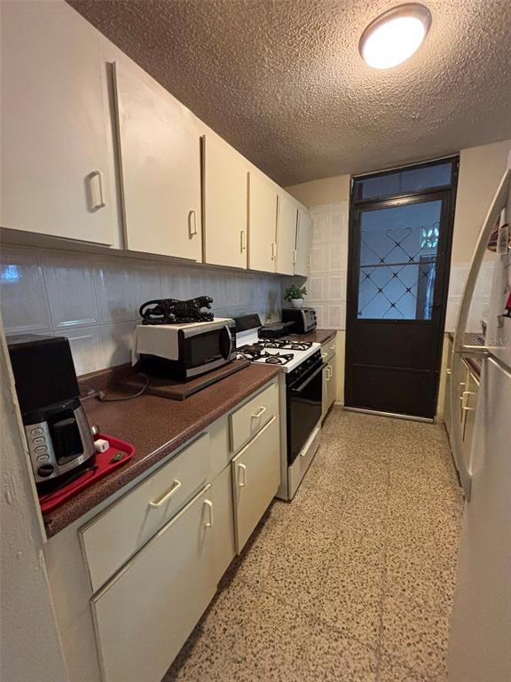 689 Cancer St, Venus Gardens, San Juan - 3