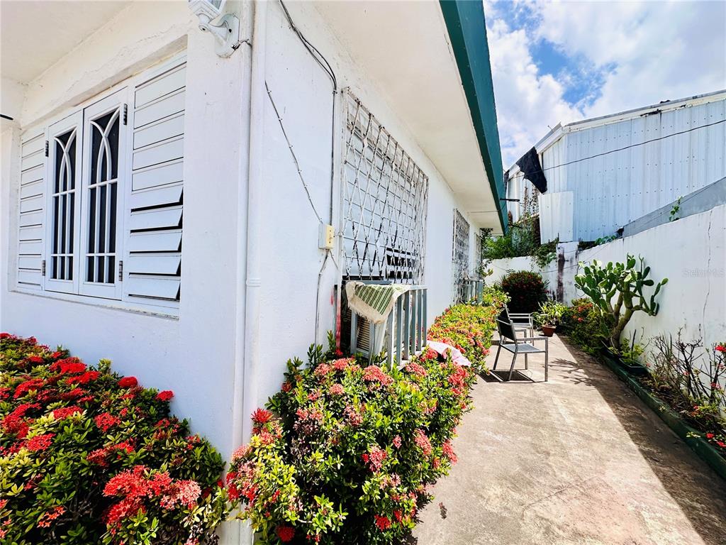 Calle 27 So, Urb. Las Lomas 869, San Juan - 3